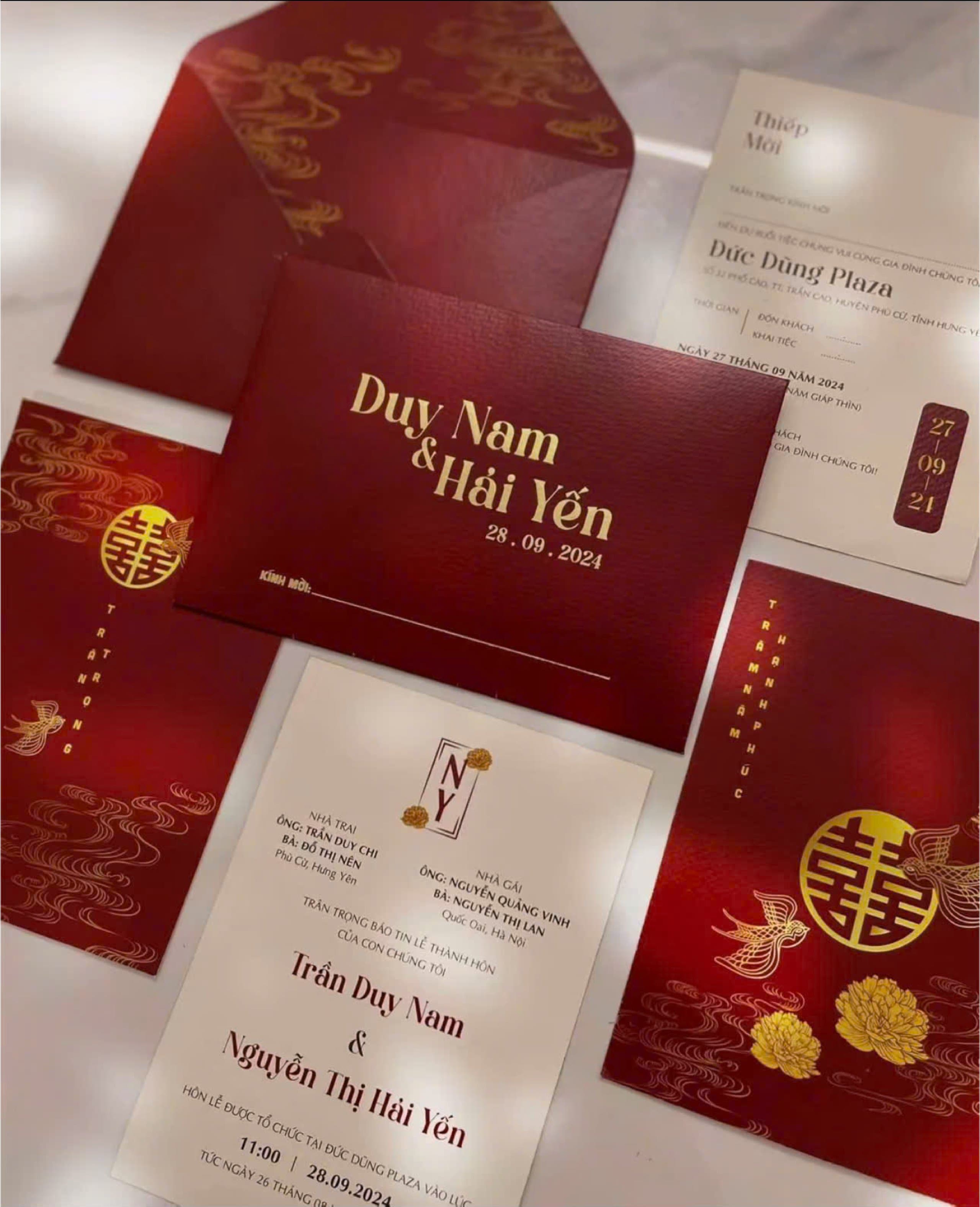 Thiệp cưới đỏ truyền thống